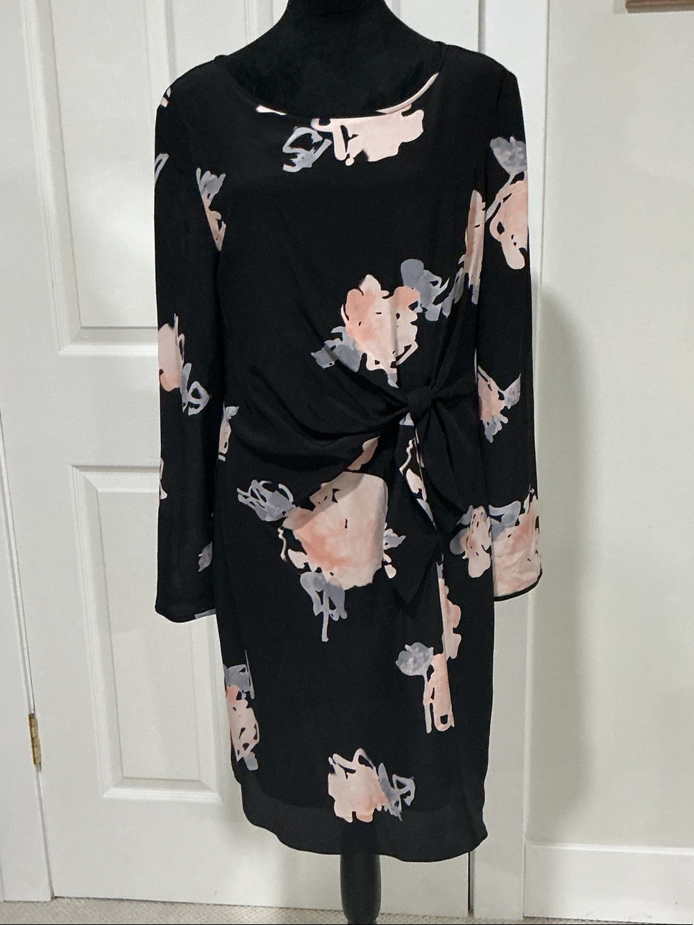 Emporio Armani Black Long-Sleeve Floral Tie-Waist Dress - Pink & Gray 100% silk